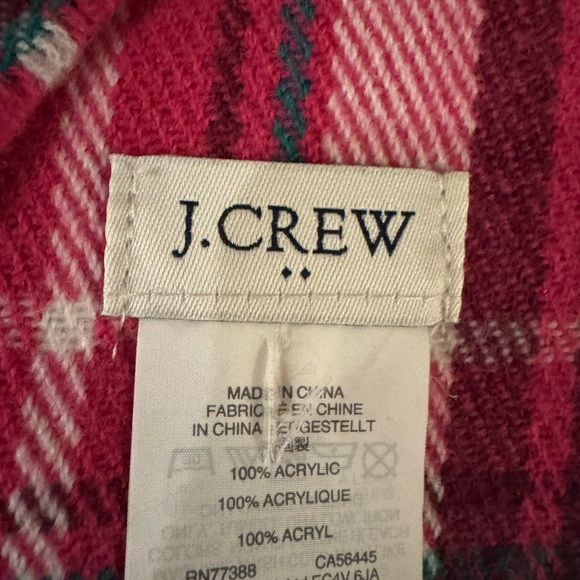 J Crew pink and green plaid scarf. Like new 25”x80”
Warm. Soft and pretty - Picture 4 of 5